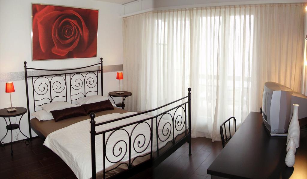 Hotel Garni Battello Мелиде Екстериор снимка