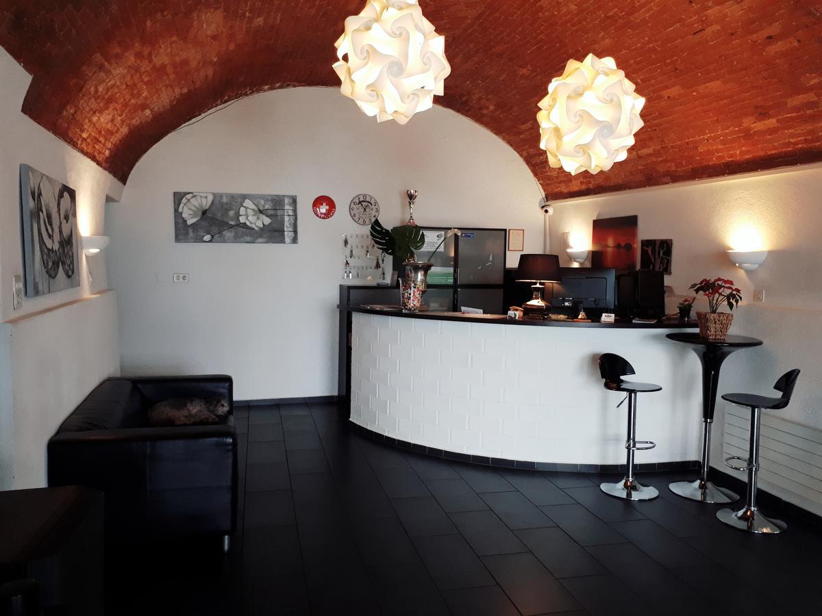 Hotel Garni Battello Мелиде Екстериор снимка